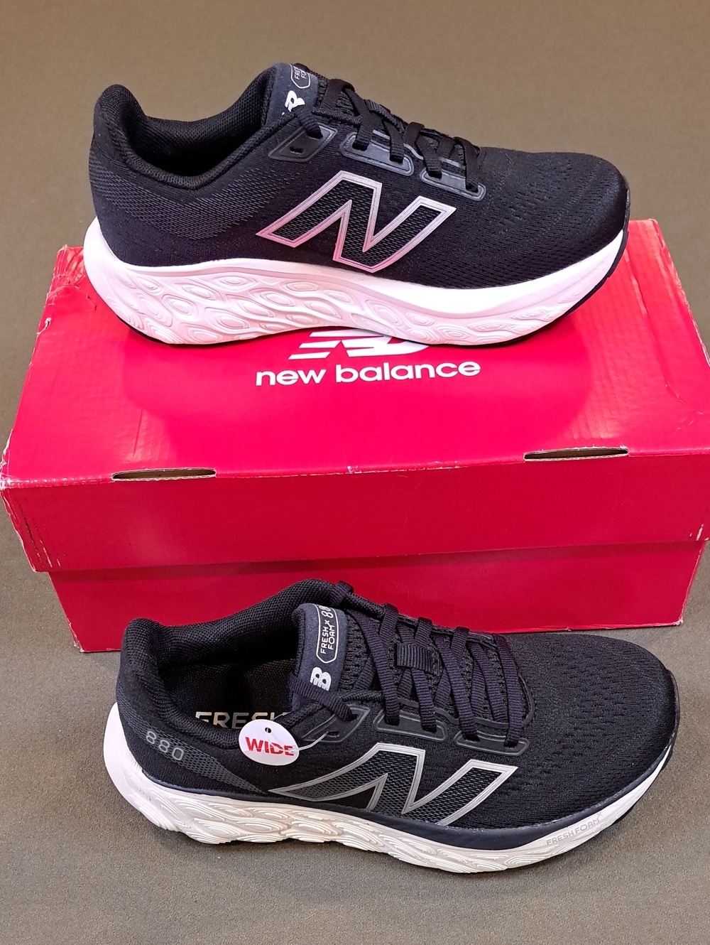 New Balance Fresh Foam X 880v14 - Color: Black/White - Size: Women 6.5 Wide 2E